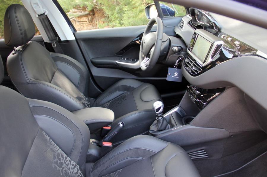  Peugeot 208 5-Door 2012 года  (фото 17 из 73)